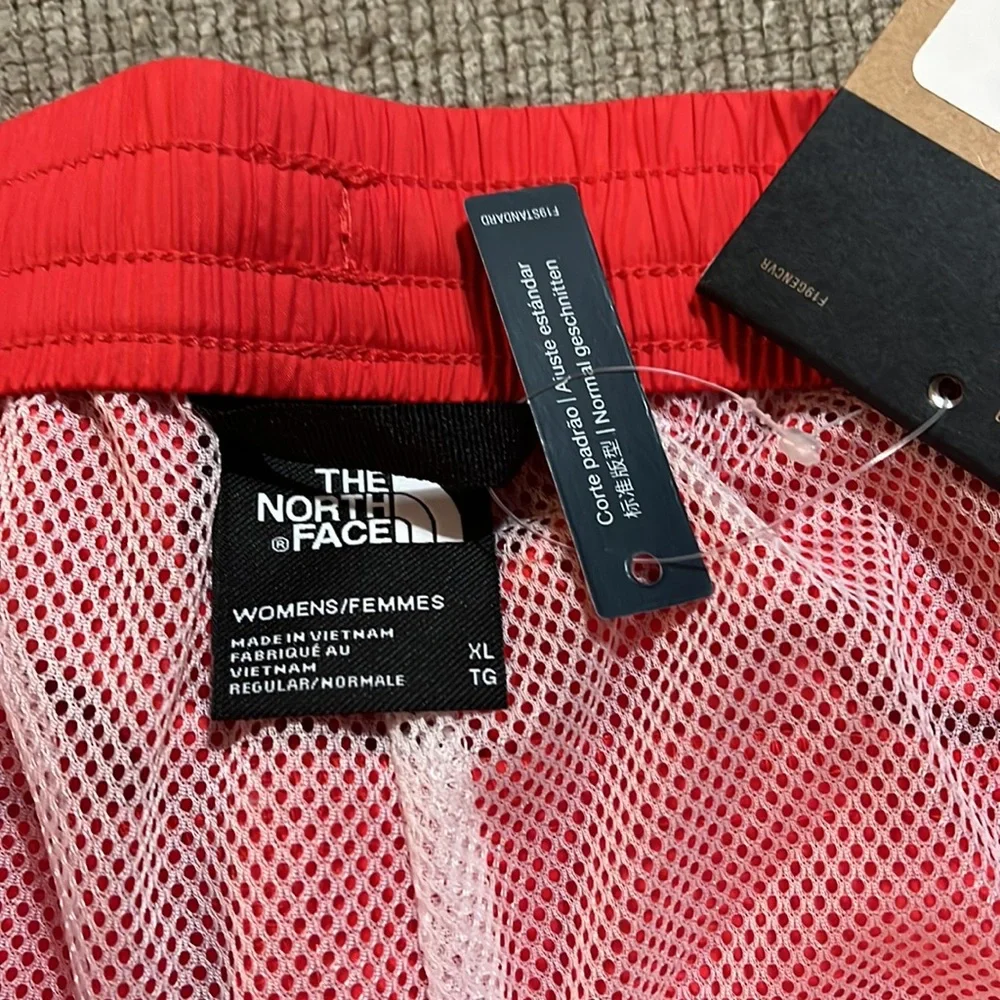 NWT The North Face TNF Wind Outline Shorts